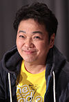 https://upload.wikimedia.org/wikipedia/commons/thumb/6/6a/Kappei_Yamaguchi_by_Gage_Skidmore.jpg/100px-Kappei_Yamaguchi_by_Gage_Skidmore.jpg